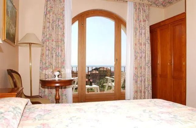 Superior Tek Büyük veya İki Ayrı Yataklı Oda, Balkon, Göl Manzaralı