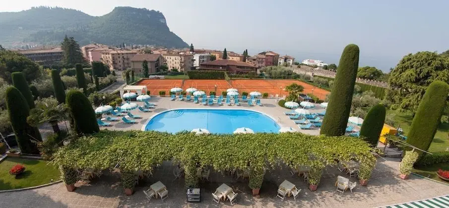 Superior Tek Büyük veya İki Ayrı Yataklı Oda, Balkon, Göl Manzaralı