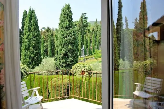 Üç Kişilik Oda, Balkon