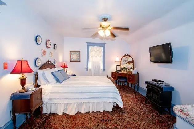 Oda, 1 Büyük (Queen) Boy Yatak, Sigara İçilmez (Cottage Rose)