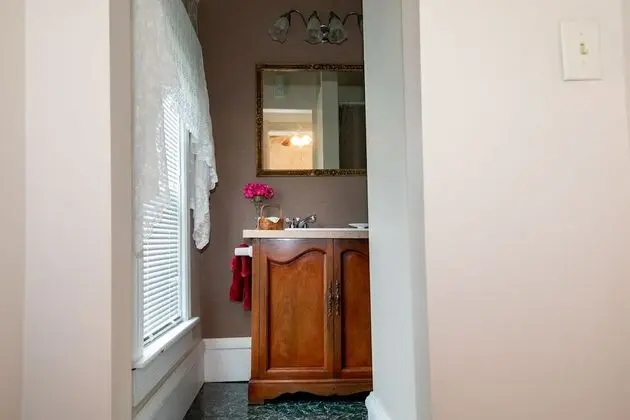 Oda, 1 Büyük (Queen) Boy Yatak, Sigara İçilmez (Vintage Rose)