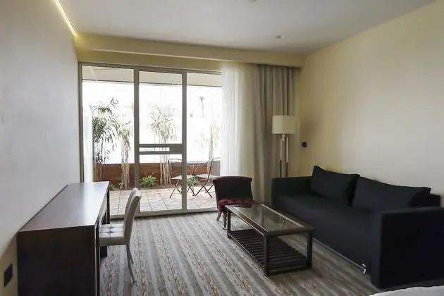 Oda, Bahçeli (With Patio)