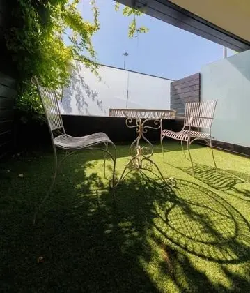 Oda, Bahçeli (With Patio)
