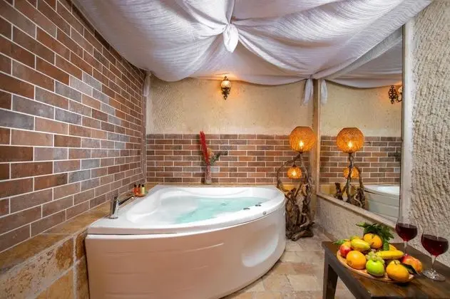 Deluxe Mağara Suite, Jakuzili