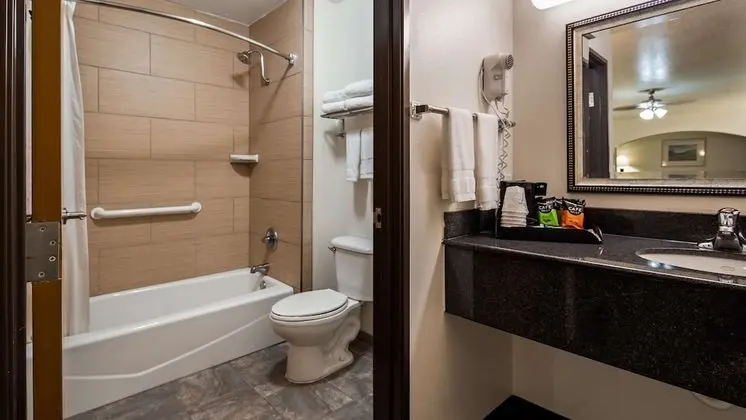 Standard Oda, 2 Büyük (Queen) Boy Yatak, Sigara İçilmez, Buzdolabı ve Mikrodalga