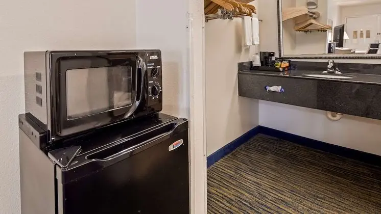 Standard Oda, 2 Büyük (Queen) Boy Yatak, Sigara İçilmez, Buzdolabı ve Mikrodalga