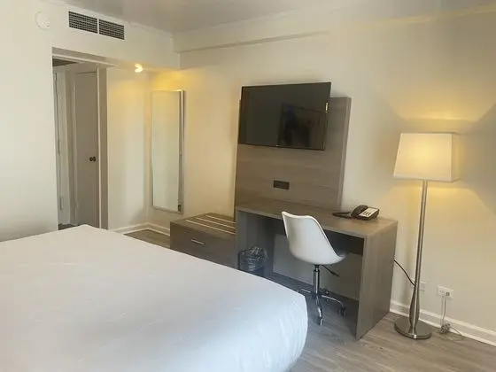 Full or Queen Bed Room