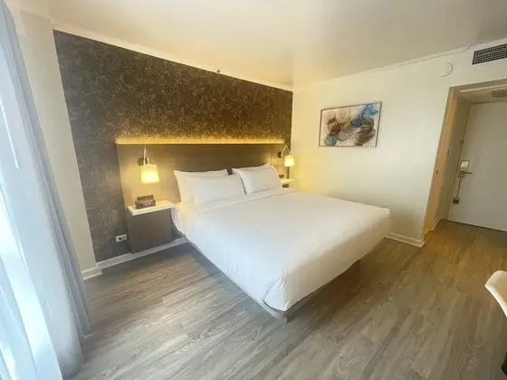 Full or Queen Bed Room
