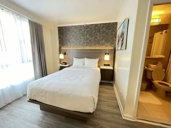 Full or Queen Bed Room