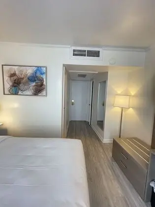 Full or Queen Bed Room