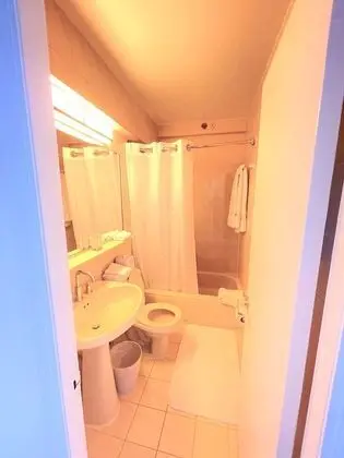 Full or Queen Bed Room