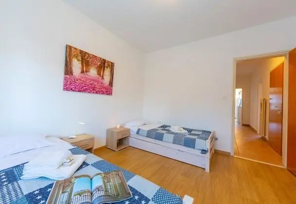 Family Apart Daire, Birden Çok Yatak, Bahçeli (Garden On The Lake)