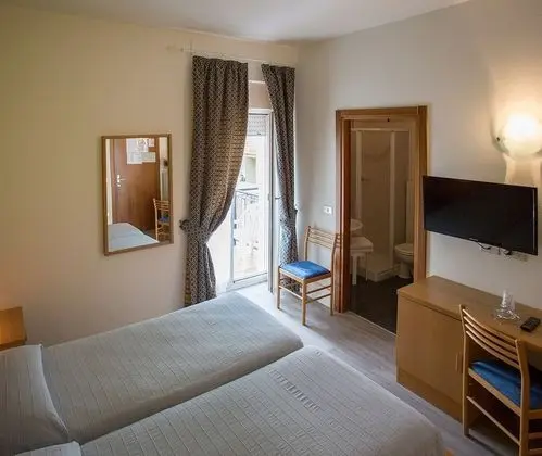 Classic Tek Büyük Yataklı Oda, Balkon, Göl Manzaralı