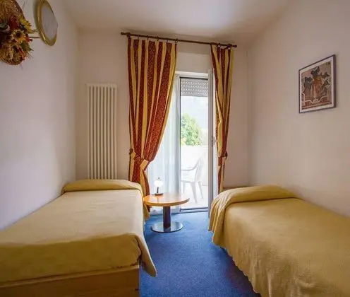 Classic Tek Büyük Yataklı Oda, Balkon, Göl Manzaralı
