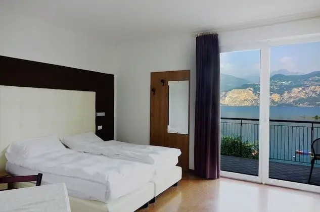 Superior Tek Büyük Yataklı Oda, Balkon, Göl Manzaralı