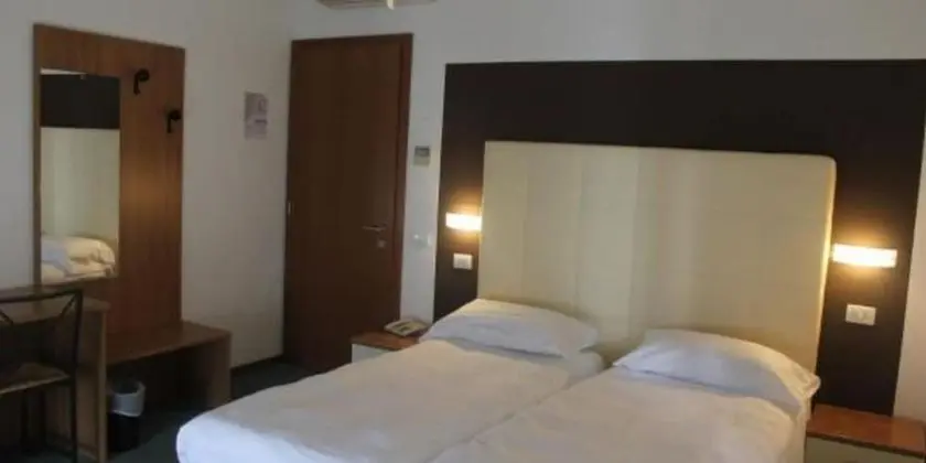 Superior Tek Büyük Yataklı Oda, Balkon, Göl Manzaralı