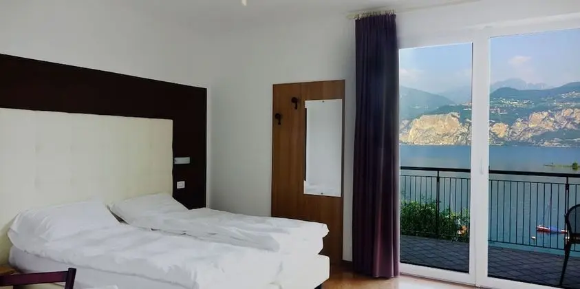 Superior Tek Büyük Yataklı Oda, Balkon, Göl Manzaralı