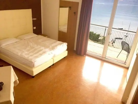 Superior Tek Büyük Yataklı Oda, Balkon, Göl Manzaralı