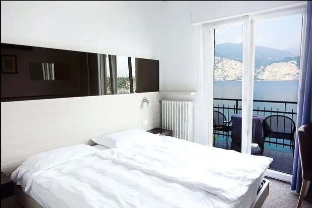 Superior Tek Büyük Yataklı Oda, Balkon, Göl Manzaralı