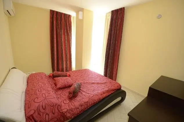 Süit, Balkon, Kısmi Deniz Manzaralı