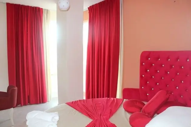 Süit, Balkon, Kısmi Deniz Manzaralı