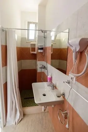 Tek Büyük Yataklı Oda, Balkon, Kısmi Deniz Manzaralı