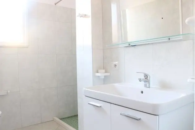 Üç Kişilik Oda, Balkon, Kısmi Deniz Manzaralı