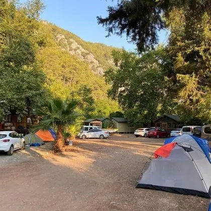 Kamp Alanı, Bahçe Manzaralı