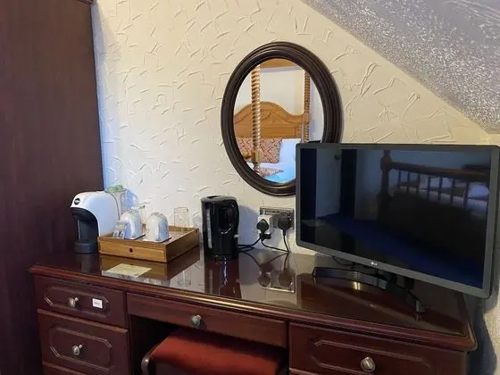 Tek Büyük Yataklı Oda, Küvet (Room 3 Four poster)