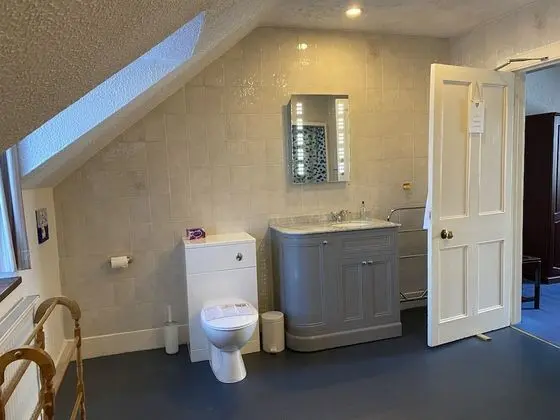 Tek Büyük Yataklı Oda, Küvet (Room 3 Four poster)