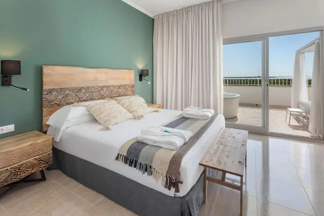 Deluxe Tek Büyük Yataklı Oda, Sıcak Su Küveti