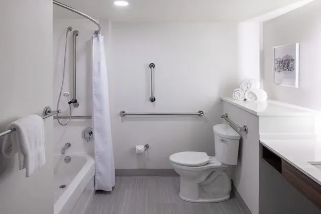 Standard Oda, 1 En Büyük (King) Boy Yatak, Engellilere Uygun (Mobility Tub)