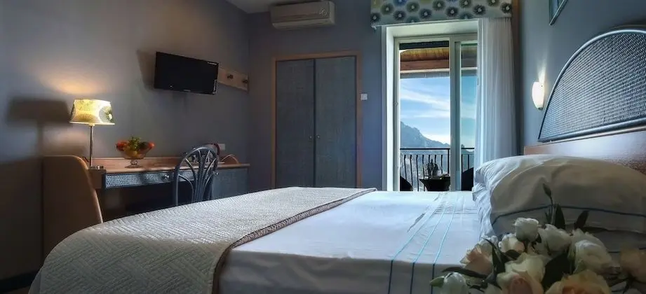 Deluxe Tek Büyük Yataklı Oda, Deniz Manzaralı