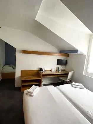 Üç Kişilik Oda