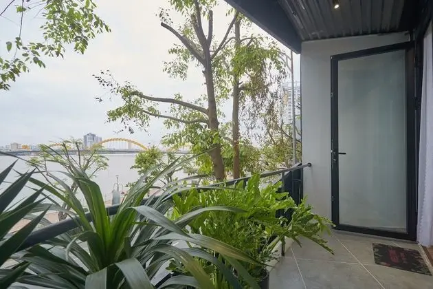 Deluxe Tek Büyük Yataklı Oda, Balkon, Nehir Manzaralı