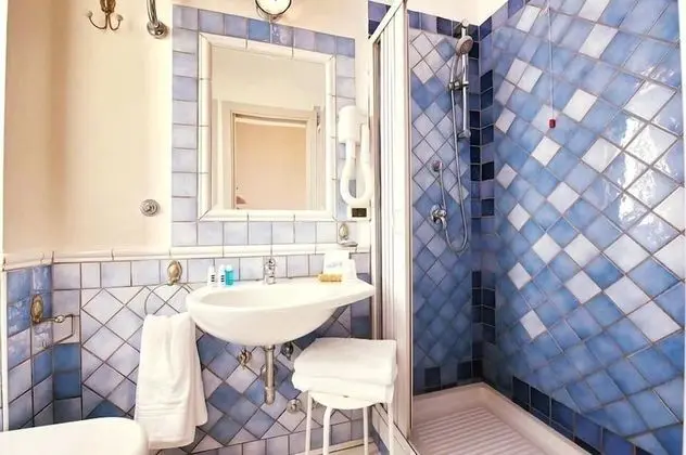 Standard Üç Kişilik Oda, Tepe Manzaralı
