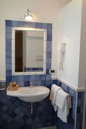 Standard Üç Kişilik Oda, Tepe Manzaralı