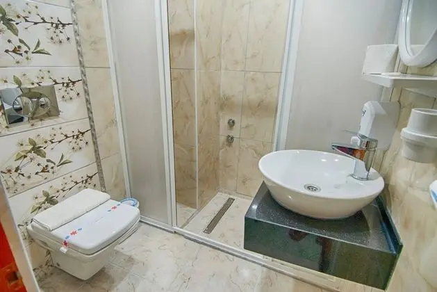 Business Tek Büyük veya İki Ayrı Yataklı Oda