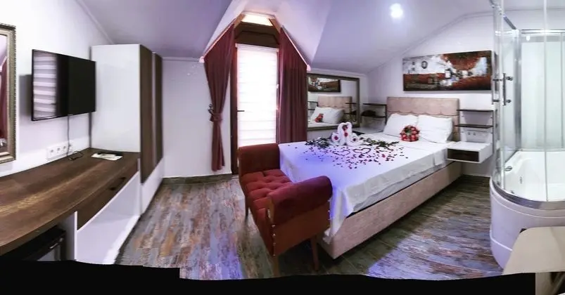 Jakuzili Balayı Odası
