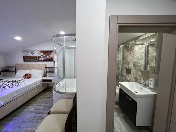 Jakuzili Balayı Odası