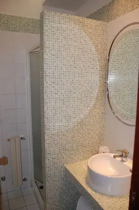 Büyük Yataklı Tek Kişilik Oda