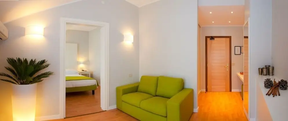 Süit, Jakuzi (Small)