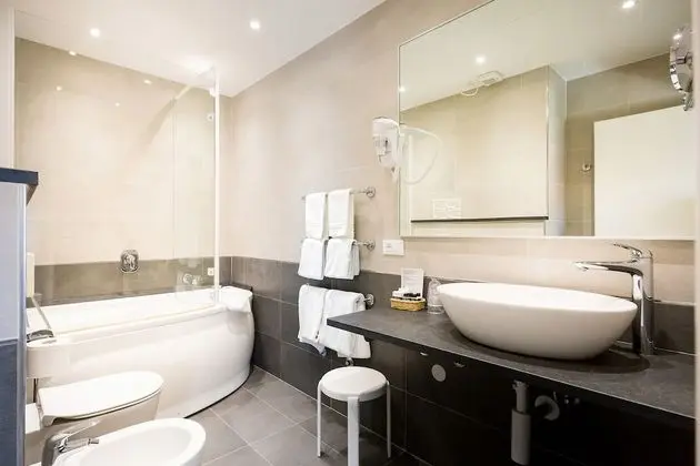 Süit, Jakuzi (Small)