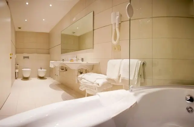 Süit, Jakuzi (Small)