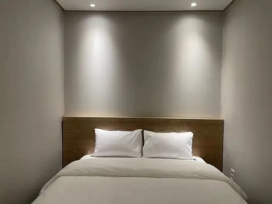 Basic Tek Büyük Yataklı Oda