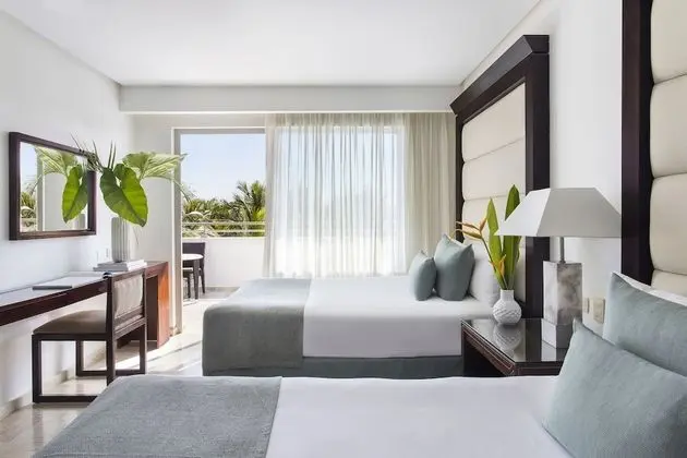 Garden Master Suite