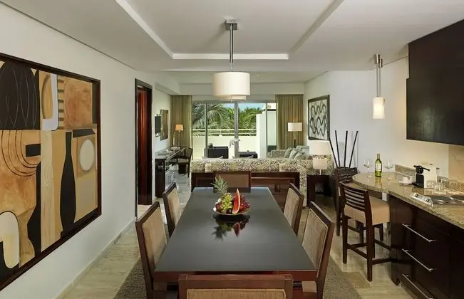 Garden Master Suite