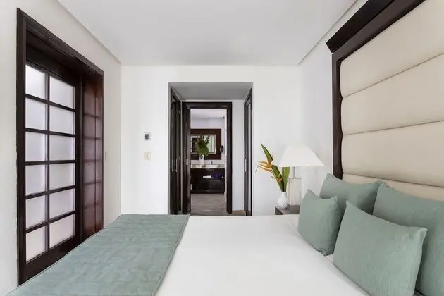 Presidential Suite Swim-Up