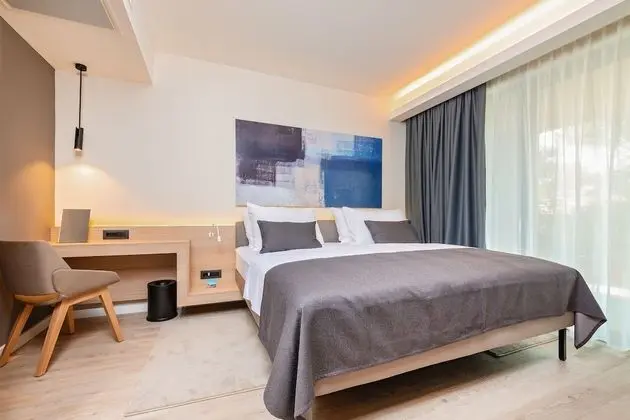 Premium Garden Suite with terrace park side