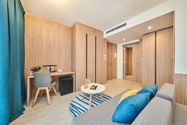 Premium Oda, Denize Bakan (Family)